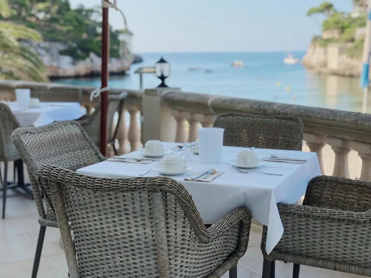 Hotel Apartamentos Cala 산타니