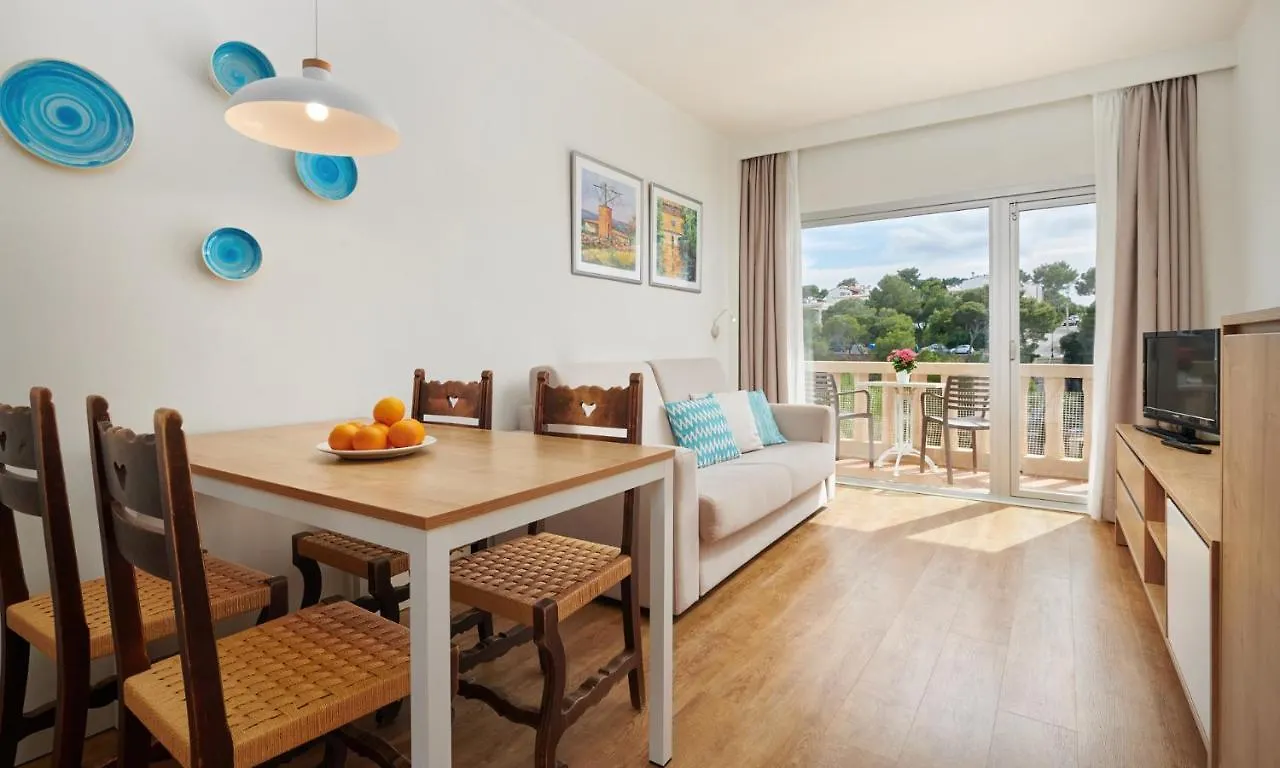 Hotel Apartamentos Cala 산타니