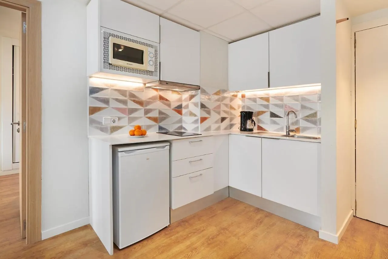 Hotel Apartamentos Cala 산타니
