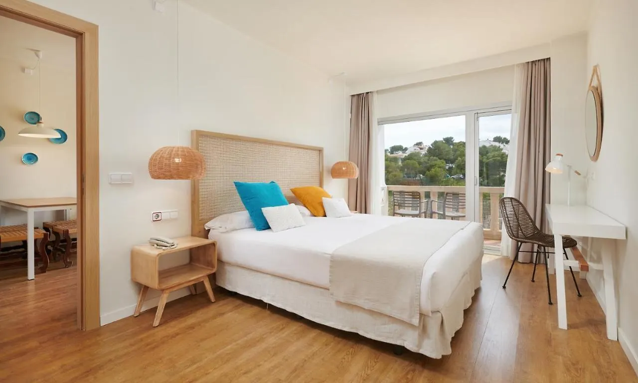 Hotel Apartamentos Cala 산타니