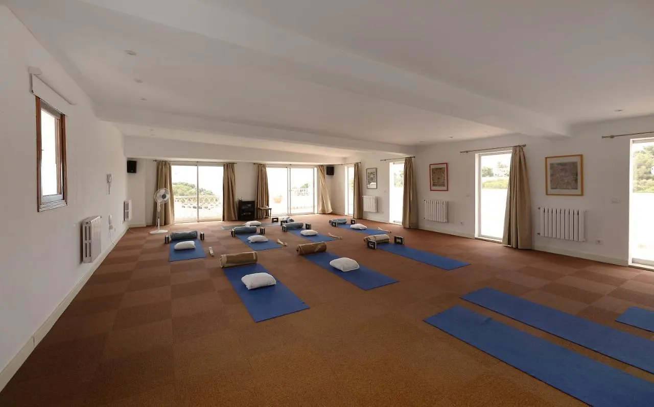 Hotel Apartamentos Cala 산타니