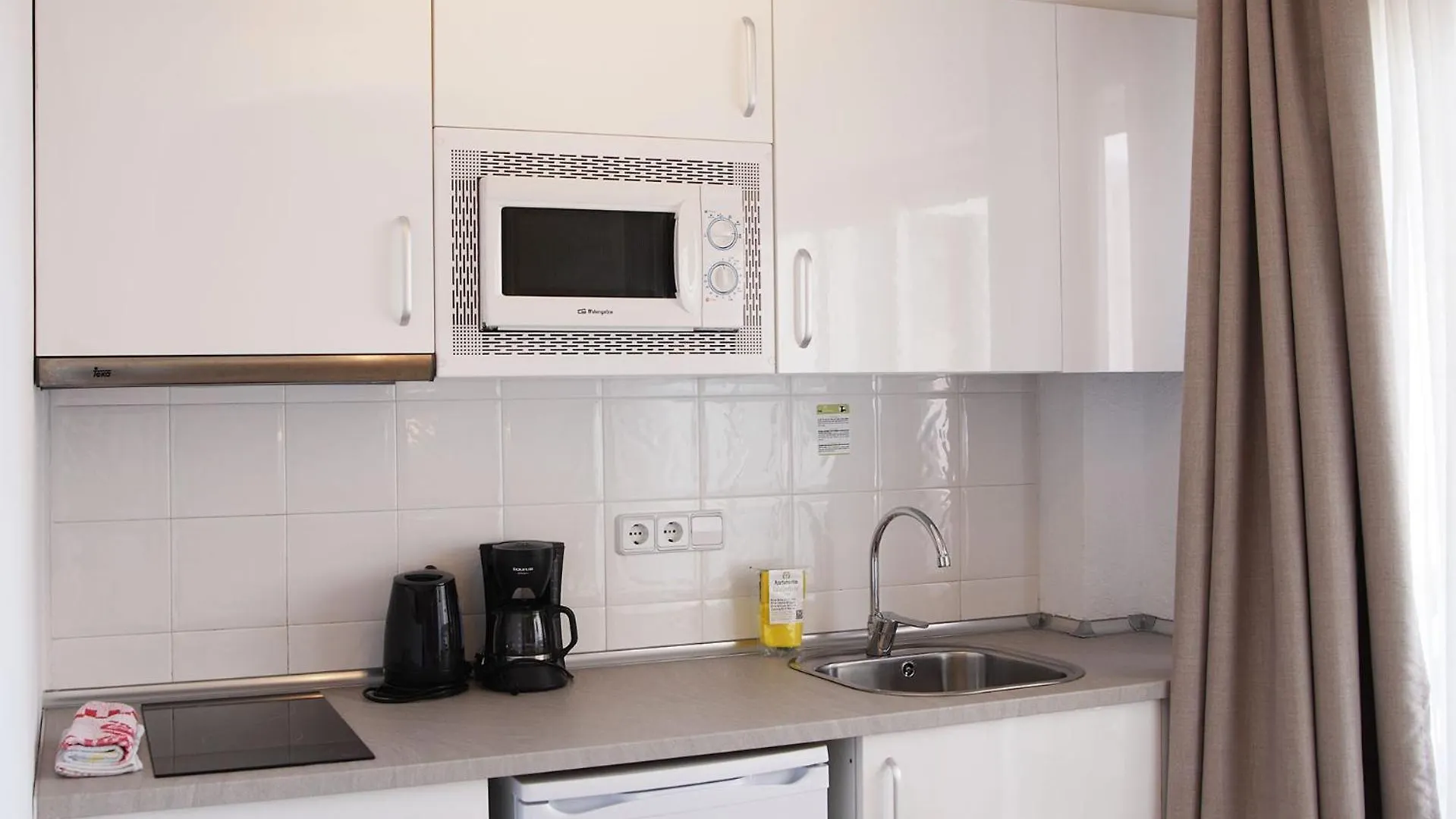 Hotel Apartamentos Cala سنتاني