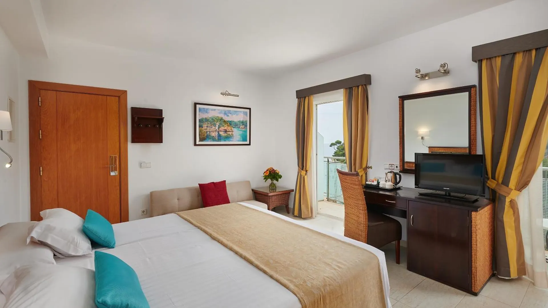 Hotel Apartamentos Cala 산타니 4*,