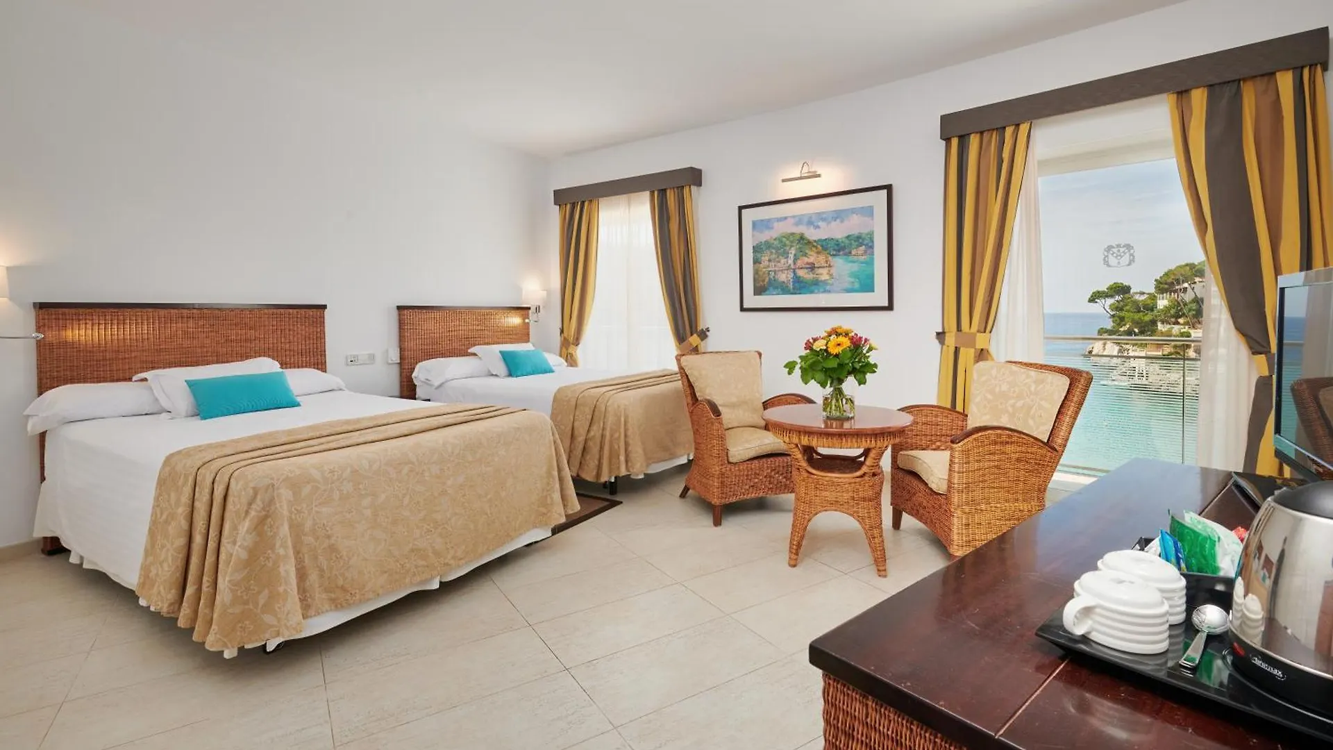 Hotel Apartamentos Cala 산타니