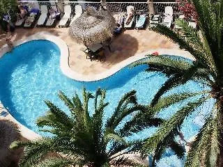 Hotel Apartamentos Cala 산타니