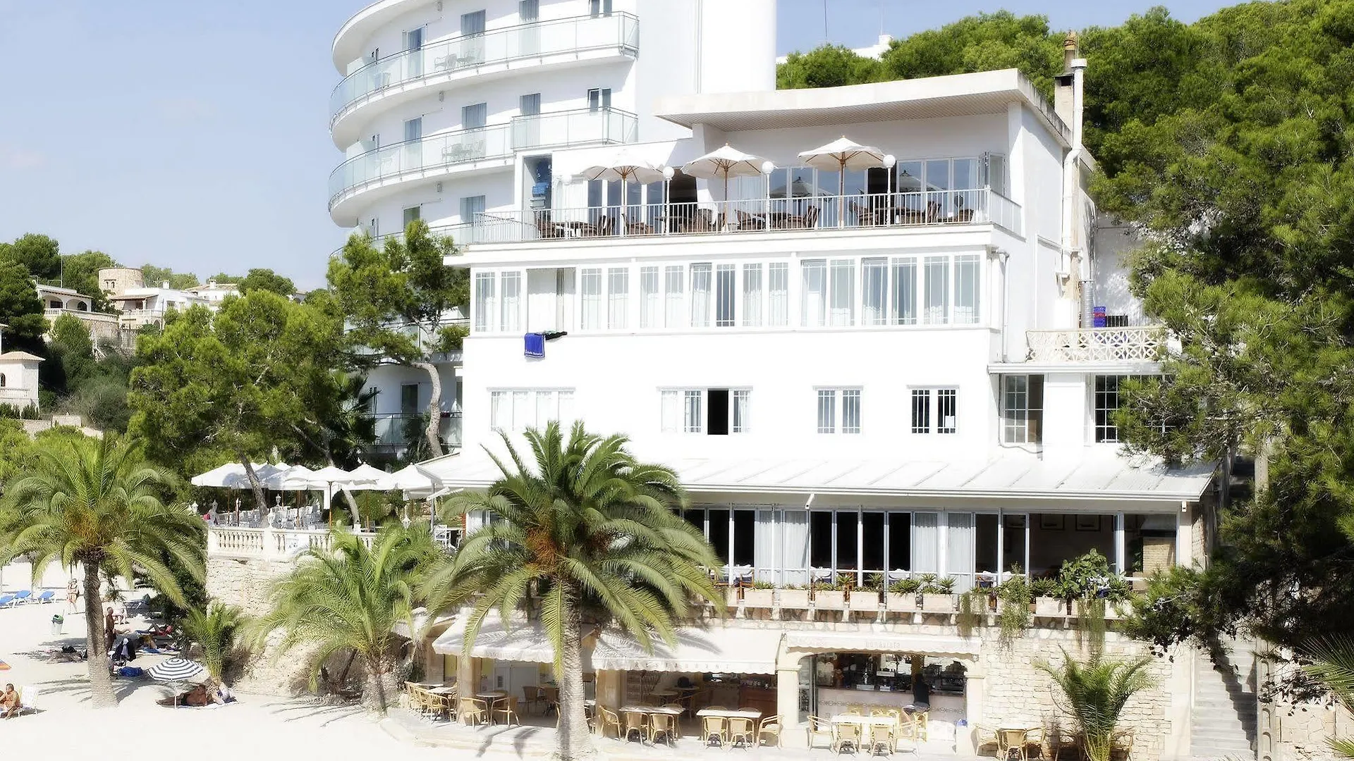 Hotel Apartamentos Cala 산타니