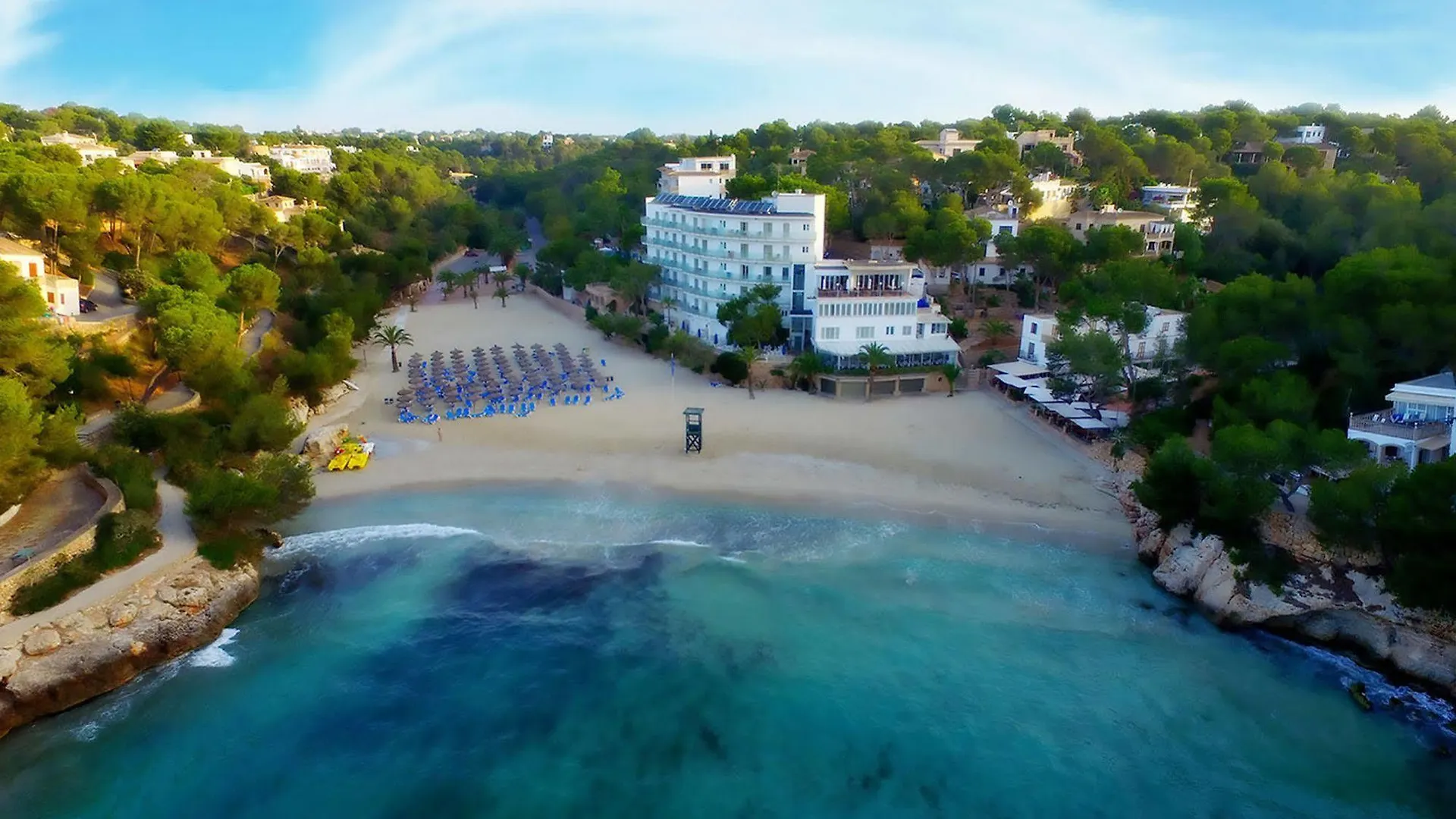 Hotel Apartamentos Cala 산타니