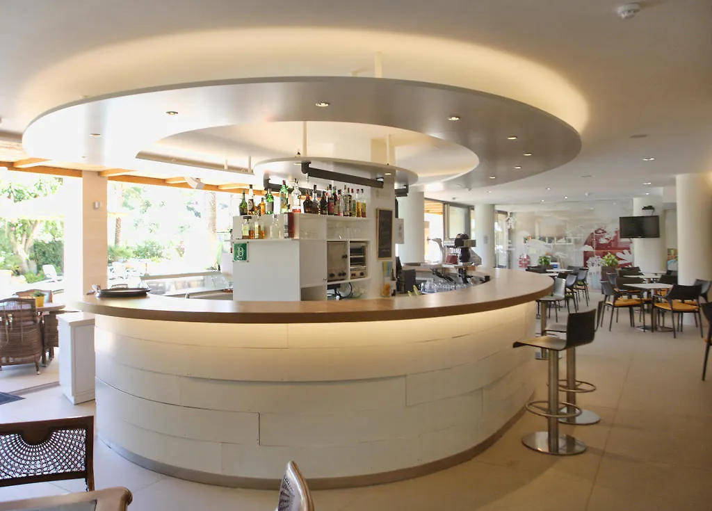 Hotel Apartamentos Cala سنتاني